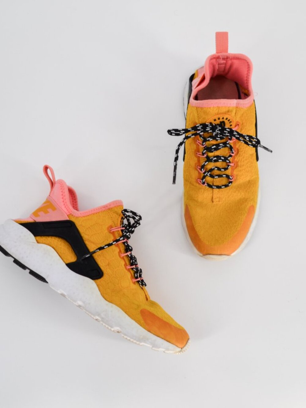 Nike Air Huarache Run Ultra SE Sneakers Gold Dart Black 859516-700 Women's 6.5